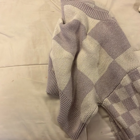 A purple and white checkered button up cardigan medium size - Picture 4 of 7